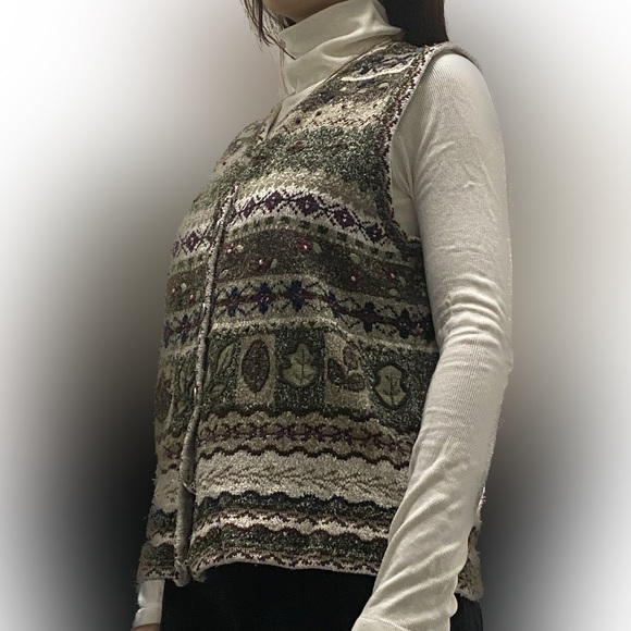 Northern Reflections V-neck Vest - Picture 8 of 8